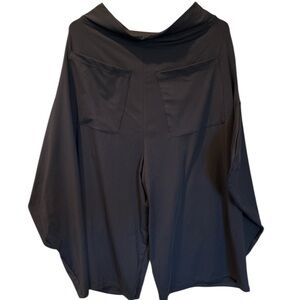 O50 HALARA Black Wide-Leg Draped Pants with Front Pockets